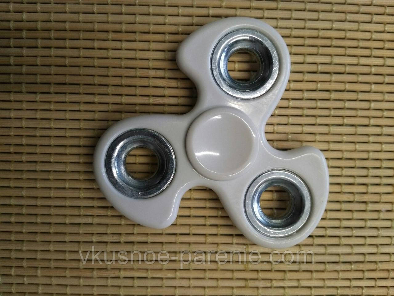 Spinner Спінер потрійний білий