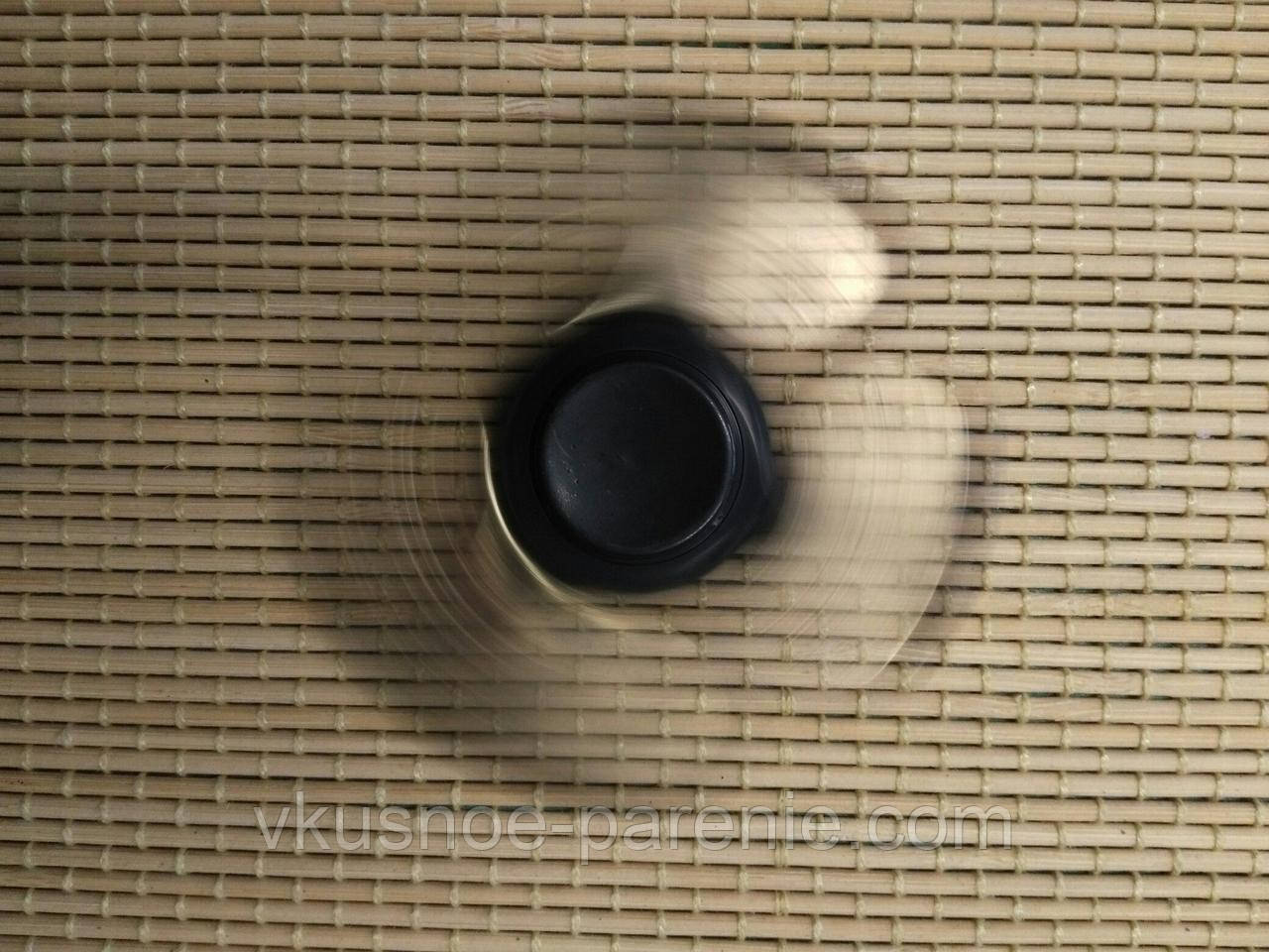 Spinner Спінер потрійний чорний золото